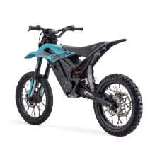 Motocross électrique Sedna rfn Bleu Elle développe jusqu’à 12,5kW et e